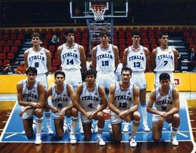 Nazionale Italiana maschile del 1988: Si riconoscono Bosa, Costa, Carrera, Bargna, Dell'Agnello, Vescovi, Della Valle, Fantozzi, Riva, Gentile (grazie a Luca Parravicini per la formazione) 